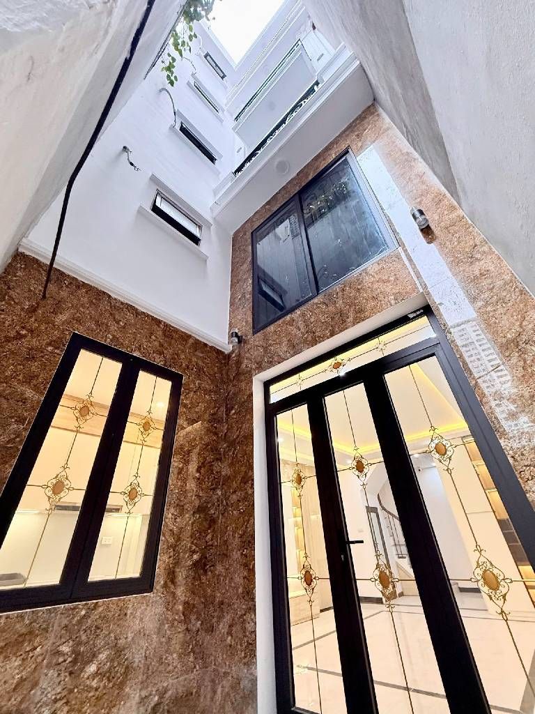 Bán nhà Trương Định - diện tích 55m2 6 tầng - Ô TÔ QUA NHÀ - giá 10,9 tỷ