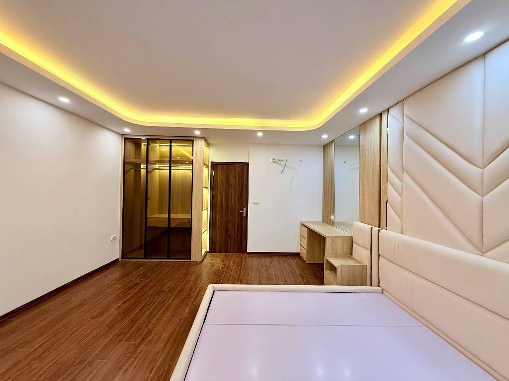 Bán nhà Trương Định - diện tích 55m2 6 tầng - Ô TÔ QUA NHÀ - giá 10,9 tỷ