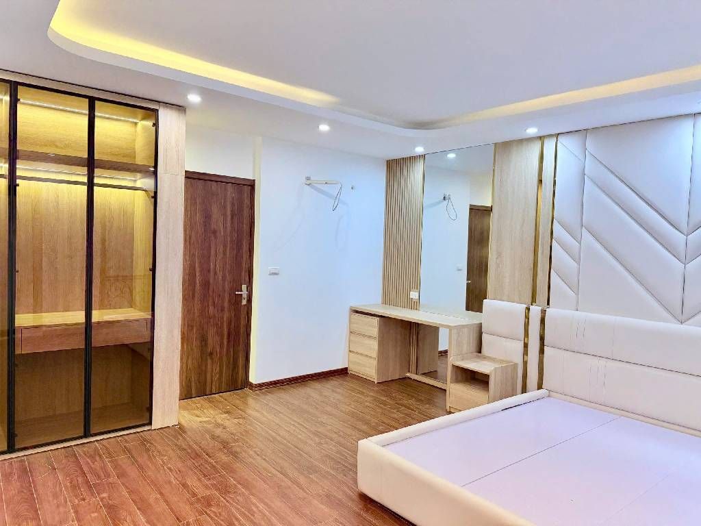 Bán nhà Trương Định - diện tích 55m2 6 tầng - Ô TÔ QUA NHÀ - giá 10,9 tỷ