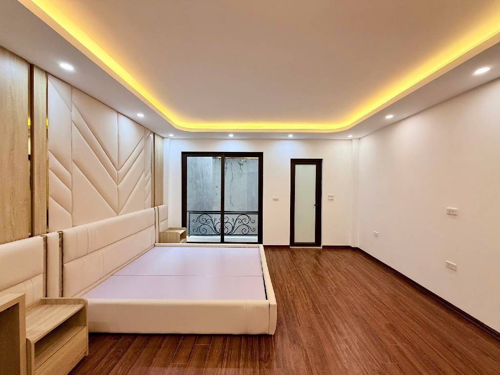 Bán nhà Trương Định - diện tích 55m2 6 tầng - Ô TÔ QUA NHÀ - giá 10,9 tỷ