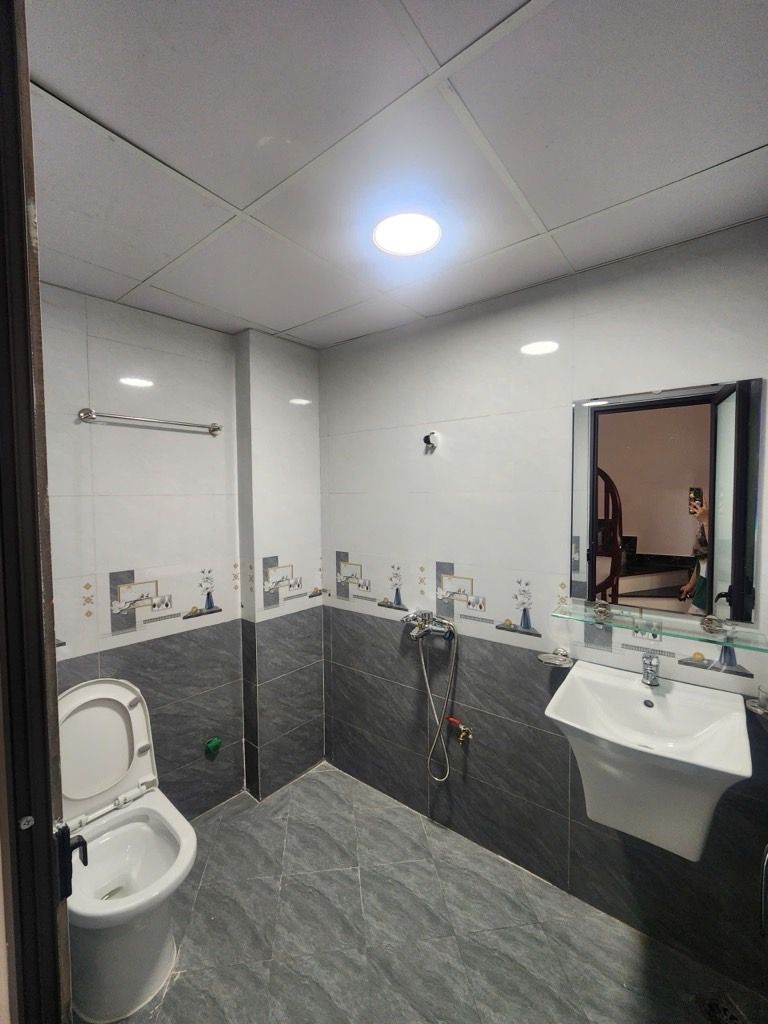 Bán nhà Hoàng Liệt - diện tích 30m2 5 tầng - ô tô 7 chỗ qua nhà - giá 6,7 tỷ