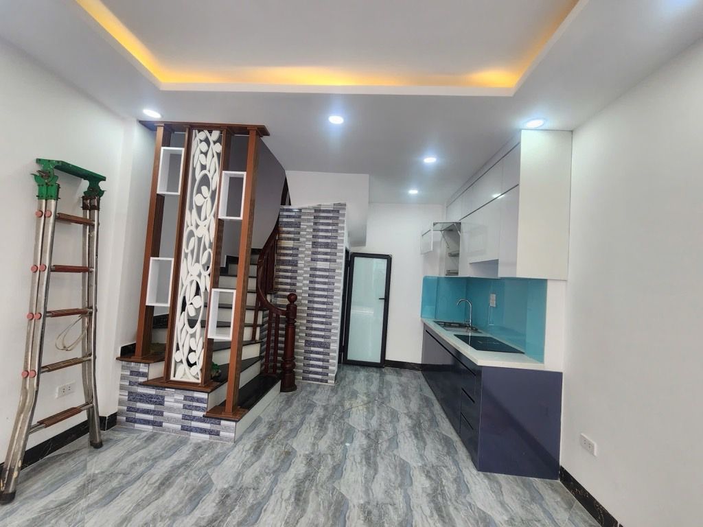 Bán nhà Hoàng Liệt - diện tích 30m2 5 tầng - ô tô 7 chỗ qua nhà - giá 6,7 tỷ