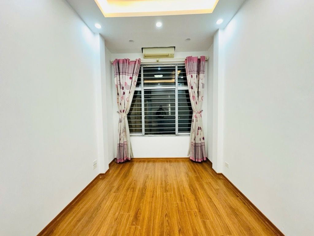 Bán nhà Lĩnh Nam - diện tích 25m2 4 tầng - ngõ ô tô - giá 7,4 tỷ