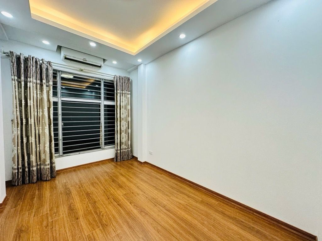 Bán nhà Lĩnh Nam - diện tích 25m2 4 tầng - ngõ ô tô - giá 7,4 tỷ