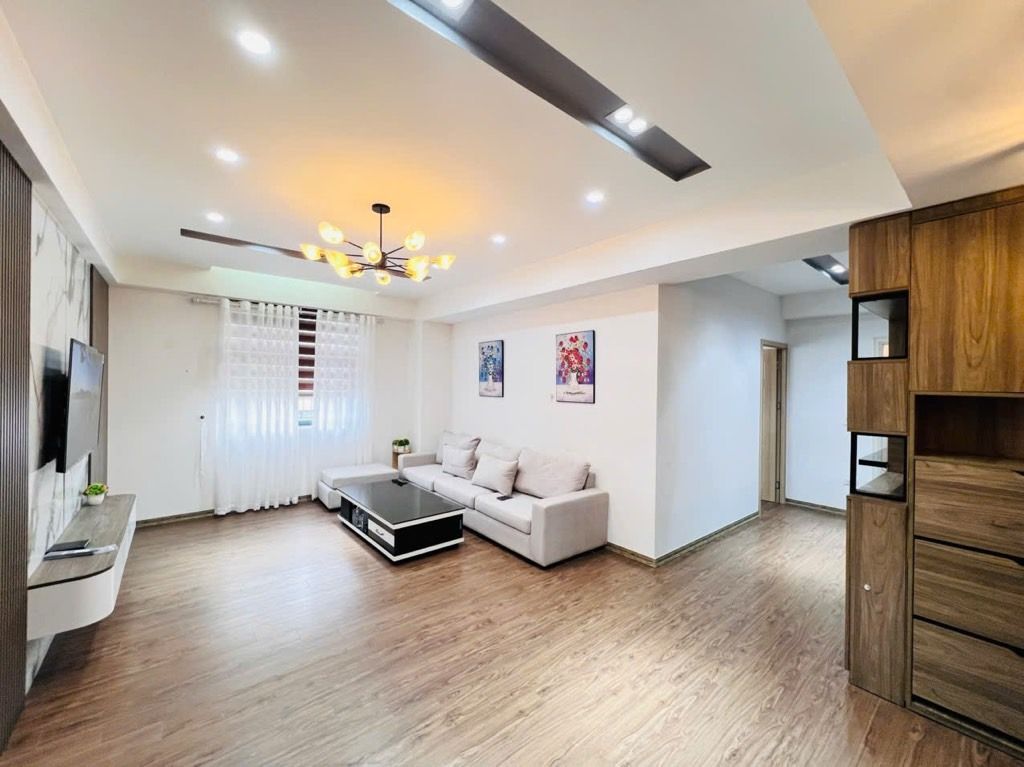 Bán nhà Nguyễn Xiển - diện tích 108m2 6 tầng - Nhà đẹp hiếm có - giá 7,4 tỷ