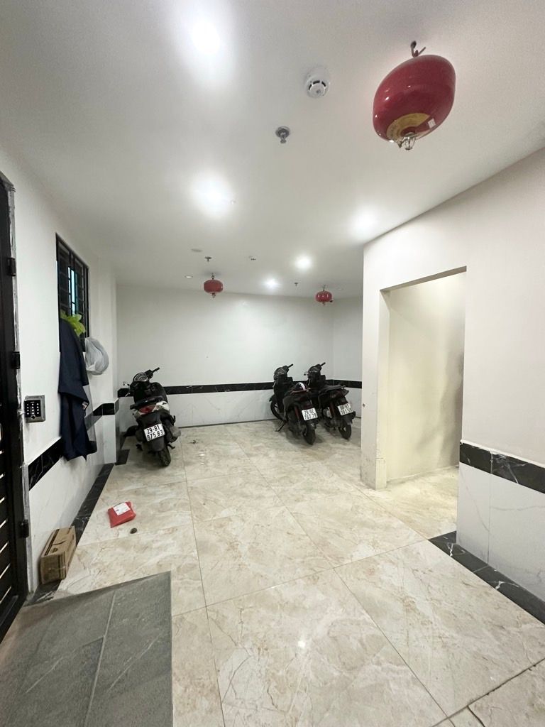 Bán nhà Hoà Bình - diện tích 51.2m2 7 tầng - Lô góc 3 mặt ngõ - giá 15,8 tỷ