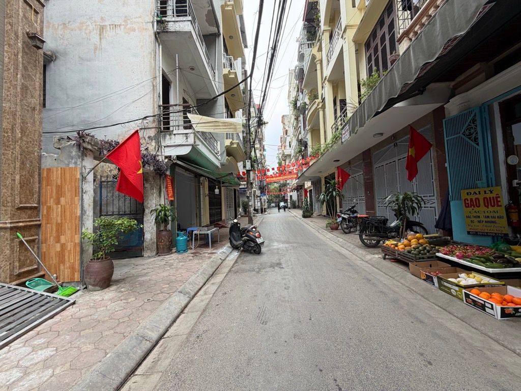 Bán nhà Giáp Bát - diện tích 32.4m2 2 tầng - Ô TÔ TRÁNH - giá 10 tỷ