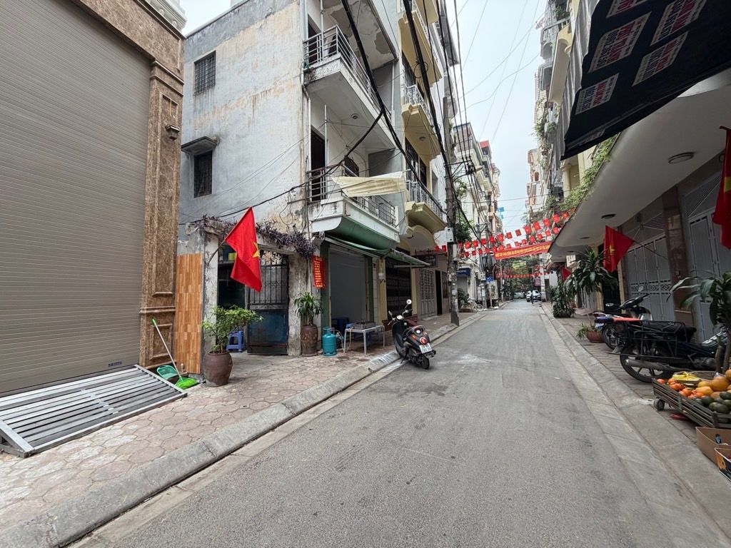 Bán nhà Giáp Bát - diện tích 32.4m2 2 tầng - Ô TÔ TRÁNH - giá 10 tỷ