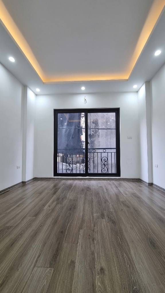 Bán nhà Định Công Hạ - diện tích 31m2 6 tầng - ô tô vào nhà - giá 9,7 tỷ