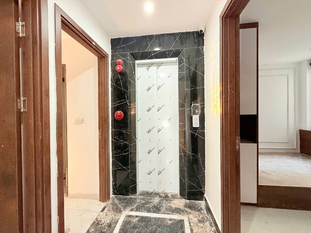 Bán nhà Ngõ Hòa Bình 7 - diện tích 51m2 7 tầng - CHDV dòng tiền ổn định - giá 16,9 tỷ