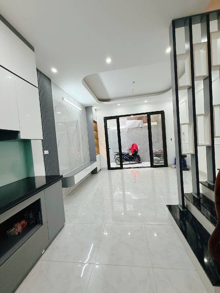 Bán nhà Tôn Đức Thắng - diện tích 31.9m2 5 tầng - Lô 3 căn, căn đầu tiên - giá 9,99 tỷ