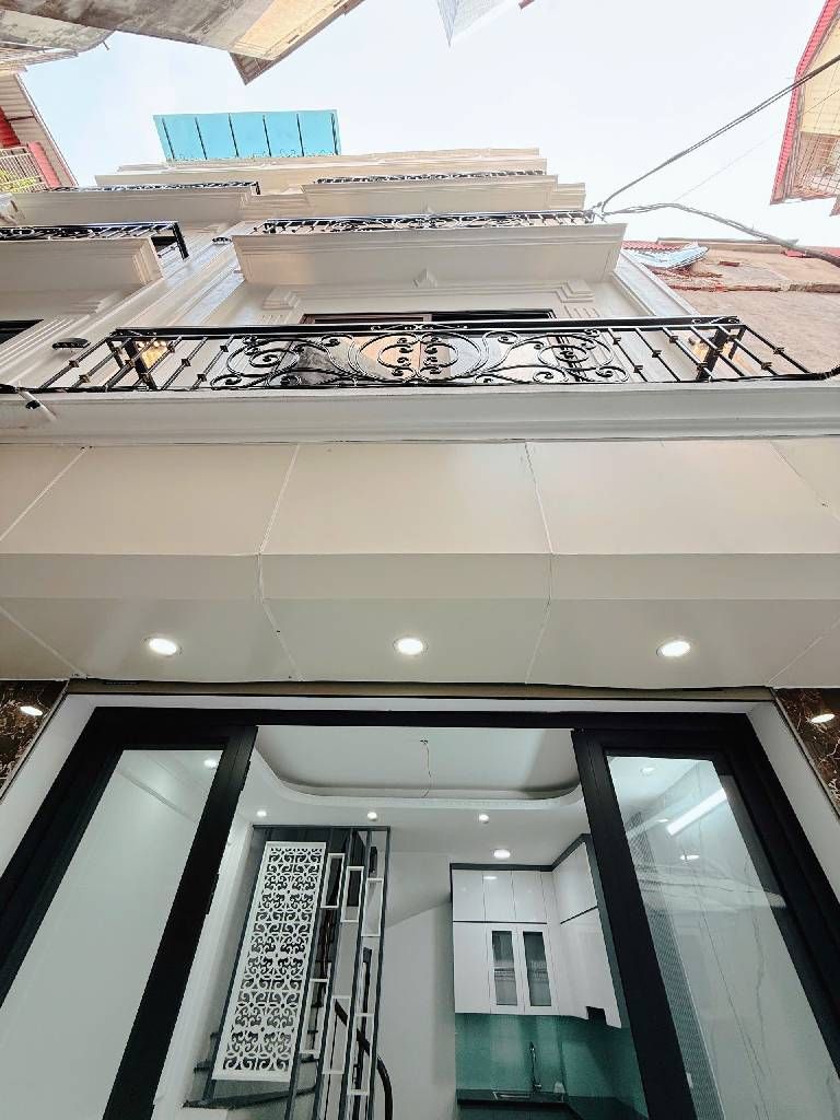 Bán nhà Tôn Đức Thắng - diện tích 31.9m2 5 tầng - Lô 3 căn, căn đầu tiên - giá 9,99 tỷ