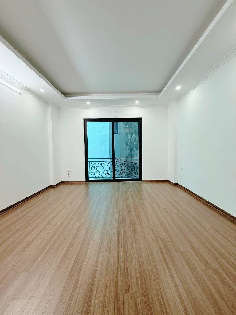 Bán nhà Tôn Đức Thắng - diện tích 31.9m2 5 tầng - Lô 3 căn, căn đầu tiên - giá 9,99 tỷ