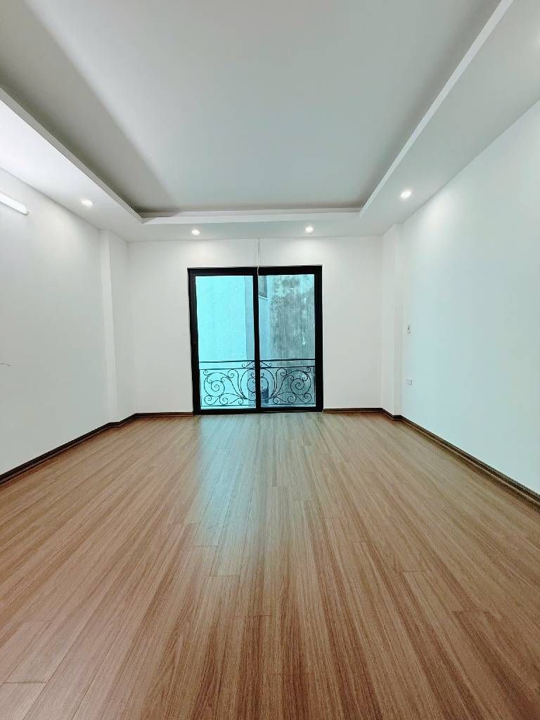 Bán nhà Tôn Đức Thắng - diện tích 31.9m2 5 tầng - Lô 3 căn, căn đầu tiên - giá 9,99 tỷ