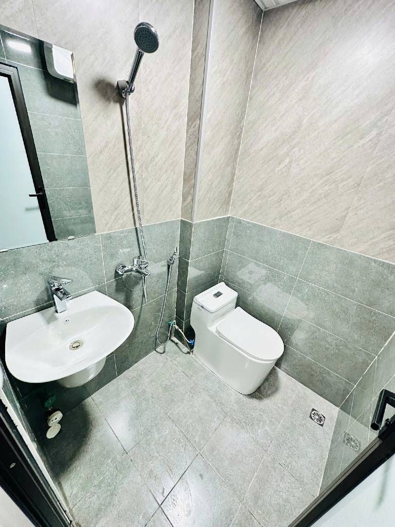 Bán nhà Giáp Bát - diện tích 43m2 6 tầng - Thang máy - giá 10,2 tỷ