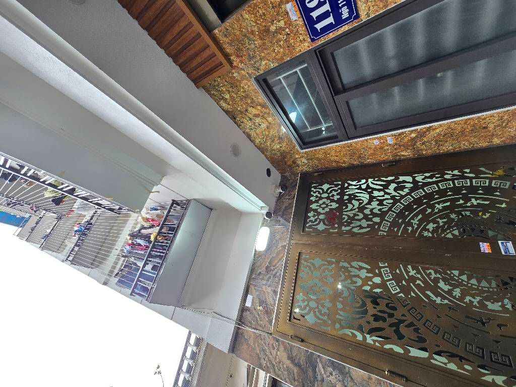 Bán nhà Giáp Bát - diện tích 43m2 6 tầng - Thang máy - giá 10,2 tỷ