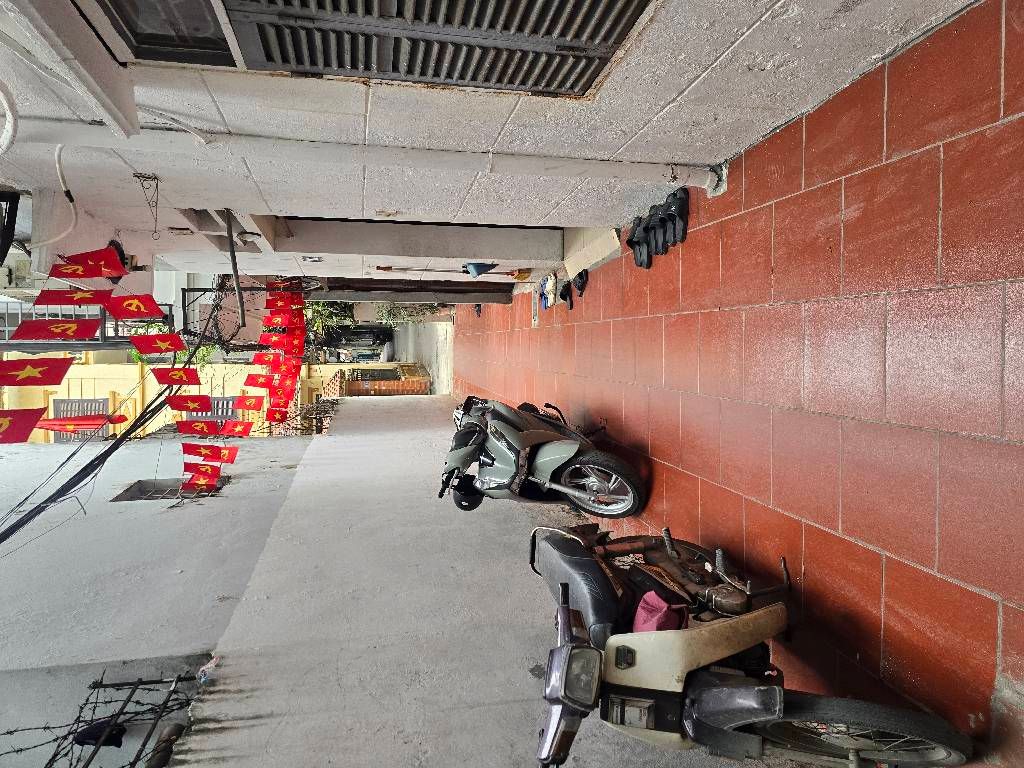 Bán nhà Giáp Bát - diện tích 43m2 6 tầng - Thang máy - giá 10,2 tỷ