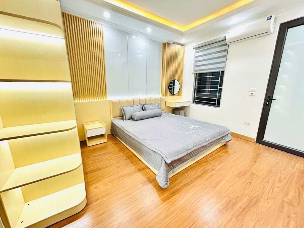 Bán nhà Đông Thiên - diện tích 29.4m2 5 tầng - Ô tô cách 20 mét - giá 6,8 tỷ