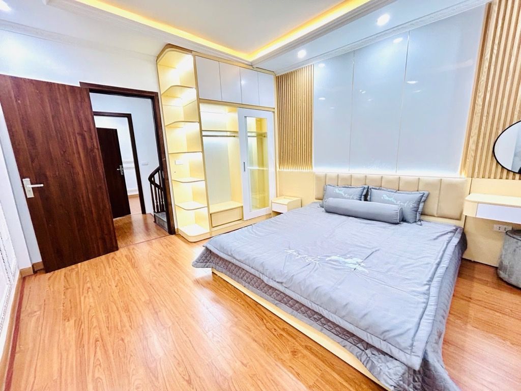 Bán nhà Đông Thiên - diện tích 29.4m2 5 tầng - Ô tô cách 20 mét - giá 6,8 tỷ