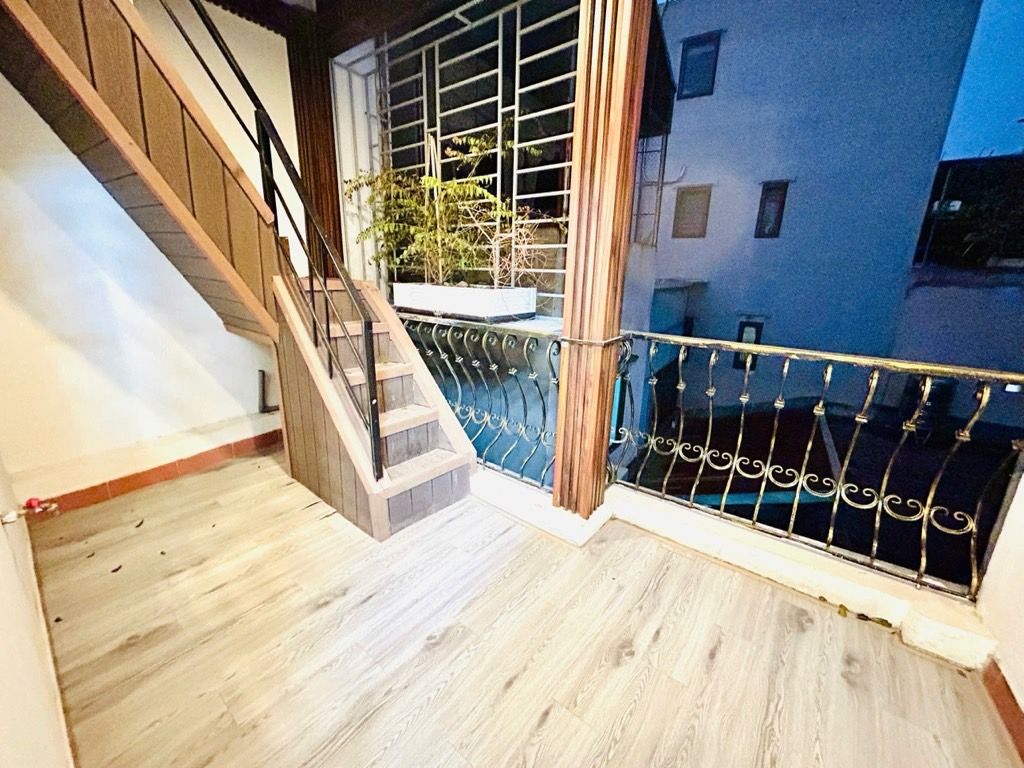 Bán nhà Đông Thiên - diện tích 29.4m2 5 tầng - Ô tô cách 20 mét - giá 6,8 tỷ