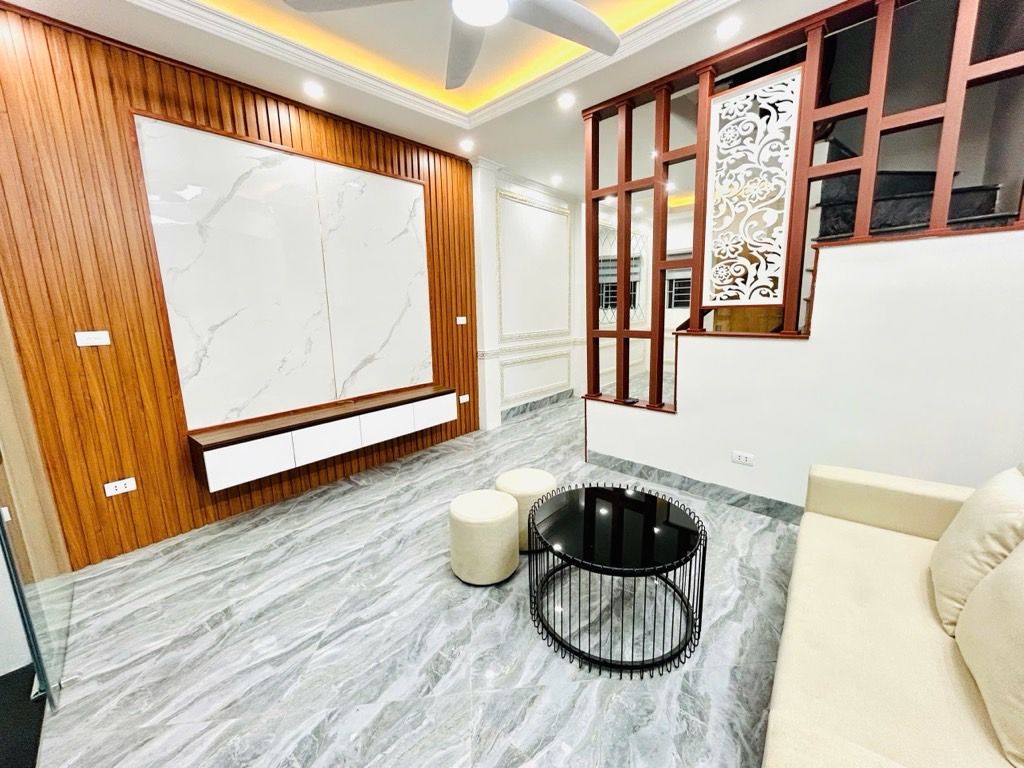 Bán nhà Đông Thiên - diện tích 29.4m2 5 tầng - Ô tô cách 20 mét - giá 6,8 tỷ