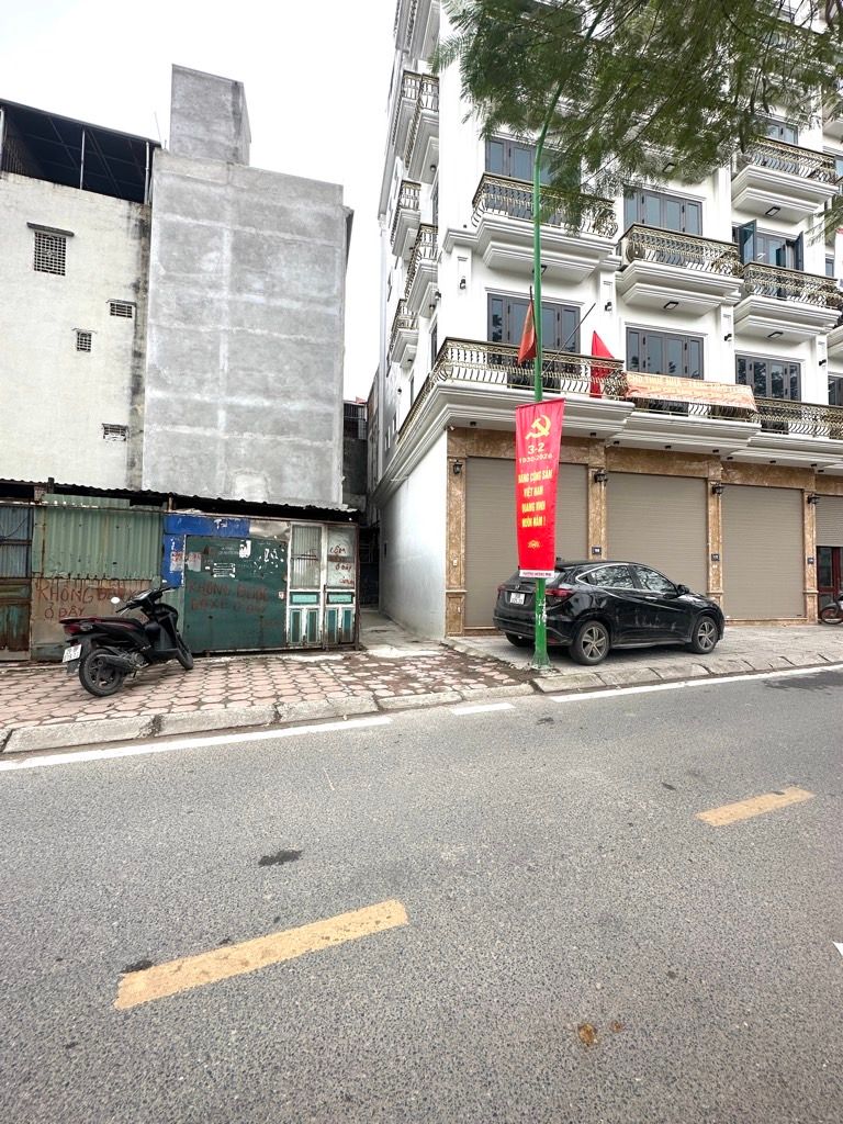 Bán nhà Đường bờ sông sét - diện tích 34,5m2 5 tầng - ô tô tránh - giá 13,5 tỷ