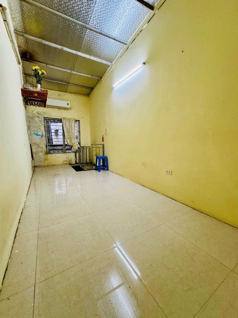 Bán nhà Lương Sử C - diện tích 18m2 2 tầng - nhà cũ xác định bán đất - giá 3,6 tỷ