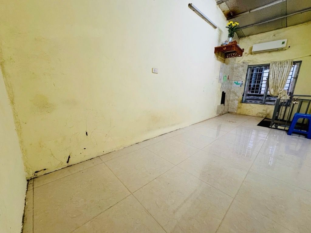 Bán nhà Lương Sử C - diện tích 18m2 2 tầng - nhà cũ xác định bán đất - giá 3,6 tỷ