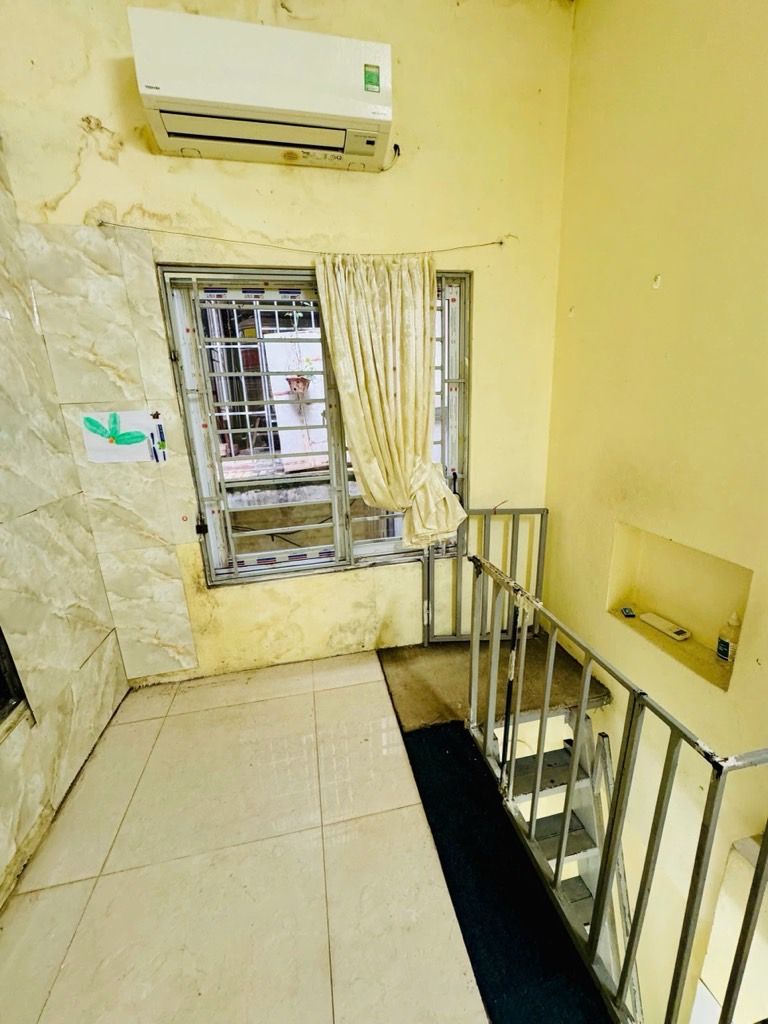 Bán nhà Lương Sử C - diện tích 18m2 2 tầng - nhà cũ xác định bán đất - giá 3,6 tỷ