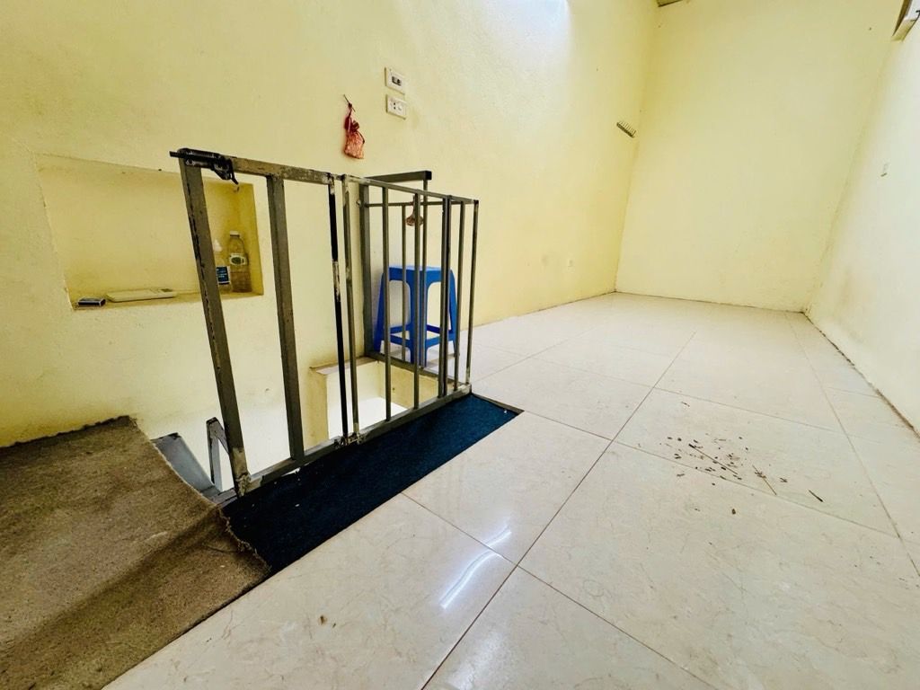 Bán nhà Lương Sử C - diện tích 18m2 2 tầng - nhà cũ xác định bán đất - giá 3,6 tỷ