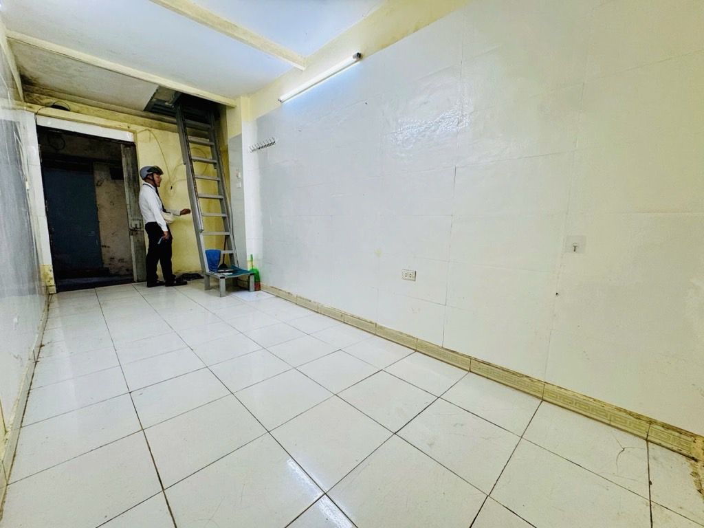 Bán nhà Lương Sử C - diện tích 18m2 2 tầng - nhà cũ xác định bán đất - giá 3,6 tỷ