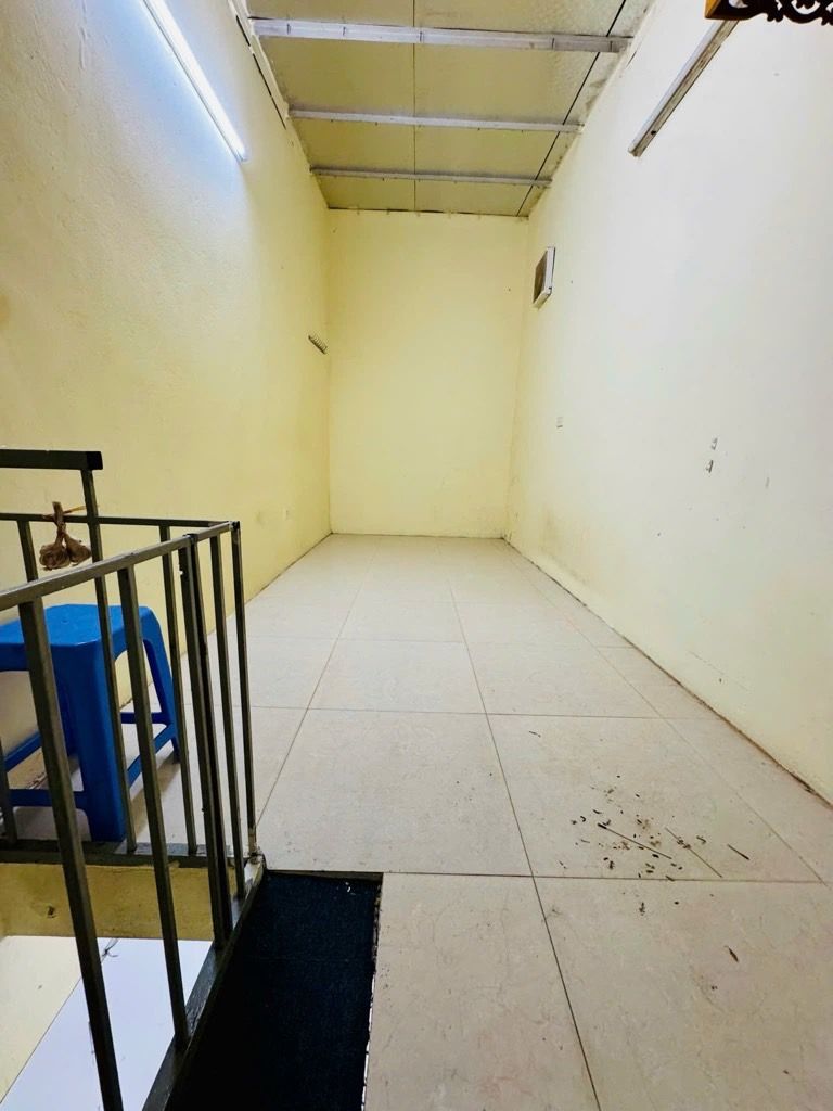 Bán nhà Lương Sử C - diện tích 18m2 2 tầng - nhà cũ xác định bán đất - giá 3,6 tỷ