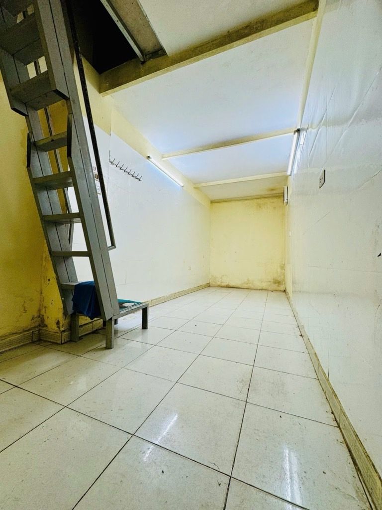 Bán nhà Lương Sử C - diện tích 18m2 2 tầng - nhà cũ xác định bán đất - giá 3,6 tỷ