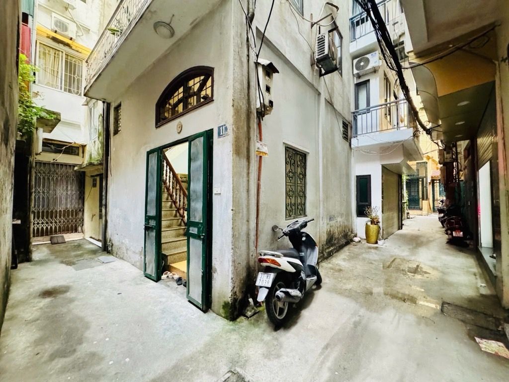 Bán nhà Lương Sử C - diện tích 18m2 2 tầng - nhà cũ xác định bán đất - giá 3,6 tỷ