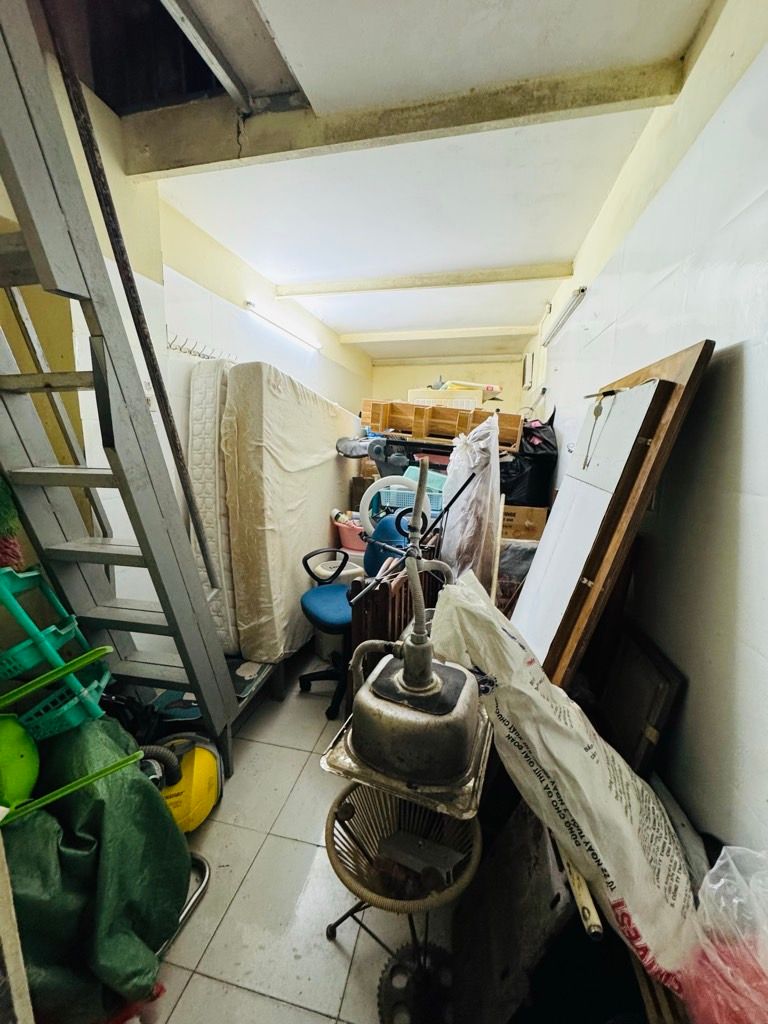 Bán nhà Lương Sử C - diện tích 18m2 2 tầng - nhà cũ xác định bán đất - giá 3,6 tỷ