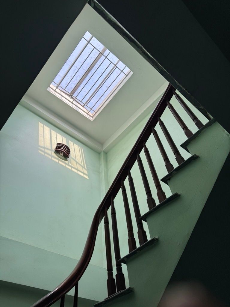 Bán nhà Đông Thiên - diện tích 33m2 5 tầng - LÔ GÓC - Ô TÔ ĐỖ CỬA VÀO NHÀ - giá 10,5 tỷ