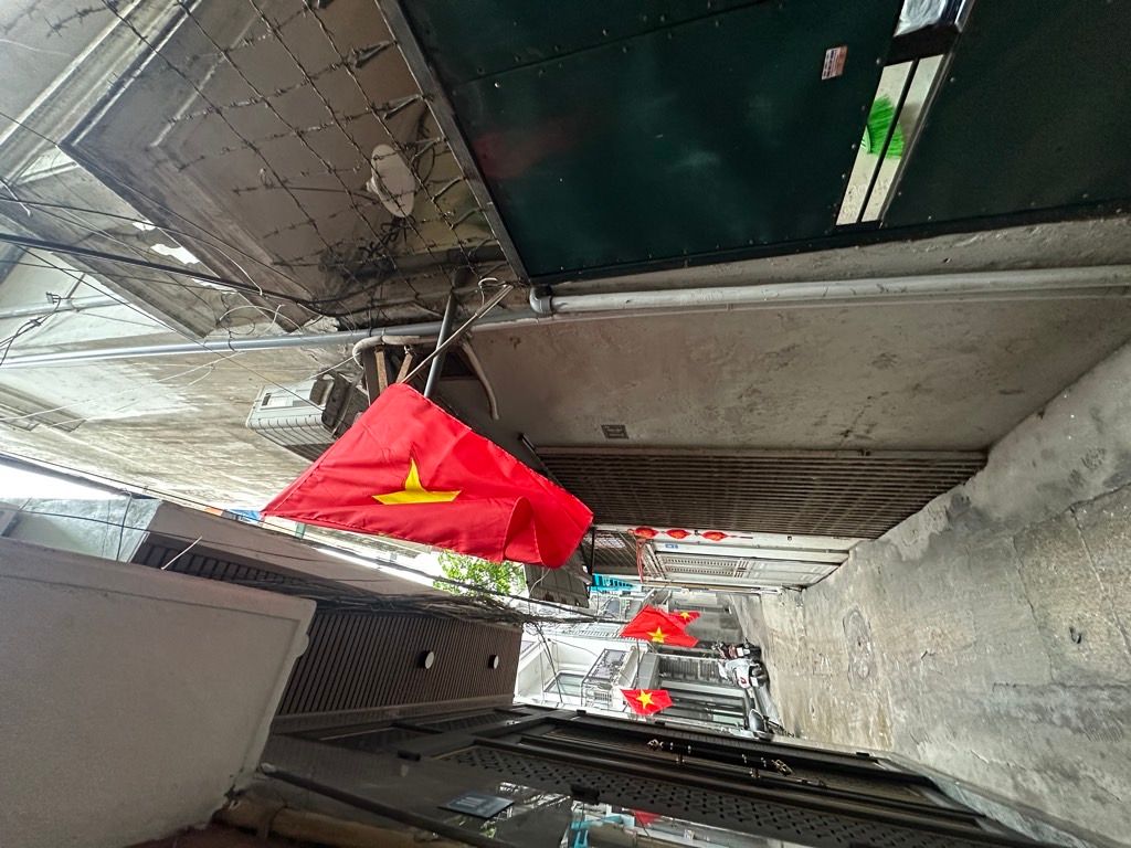 Bán nhà đê Trần Khát Chân - diện tích 24.5m2 3 tầng - Nhà cũ, chủ xác định bán đất tặng nhà - giá 6,4 tỷ