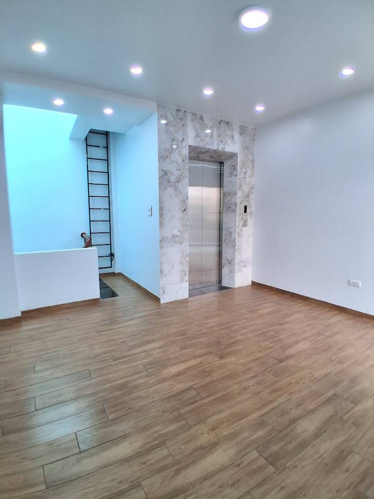 Bán nhà Ngõ Đoàn Kết - diện tích 33m2 7 tầng - Nhà đẹp - giá 12,5 tỷ