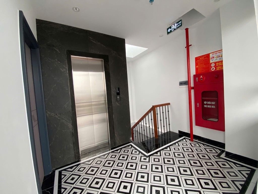 Bán nhà Định Công - diện tích 51m2 7 tầng - Lô góc - giá 15,6 tỷ