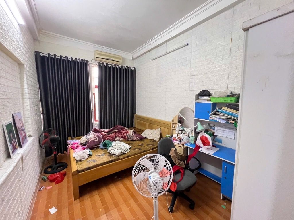 Bán nhà Nguyễn Chính - diện tích 27,6m2 4 tầng - Nhà dân xây KCBT chắc chắn - giá 5,3 tỷ