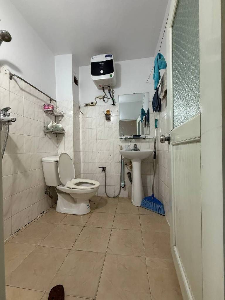 Bán nhà Lê Trọng Tấn - diện tích 71.1m2 3 tầng - Ô tô đỗ cửa - giá 15,6 tỷ