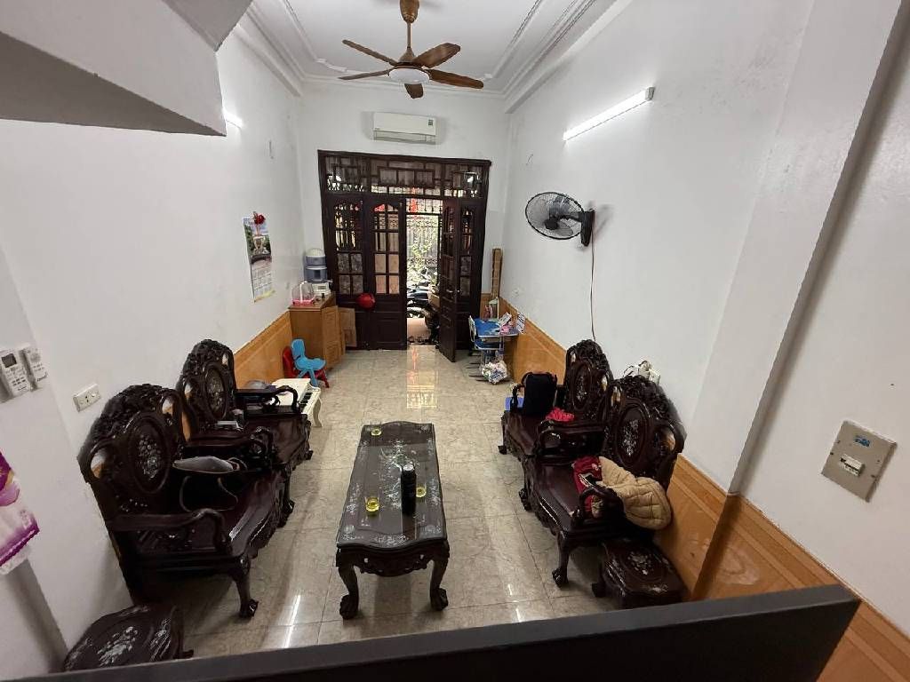 Bán nhà Lê Trọng Tấn - diện tích 71.1m2 3 tầng - Ô tô đỗ cửa - giá 15,6 tỷ