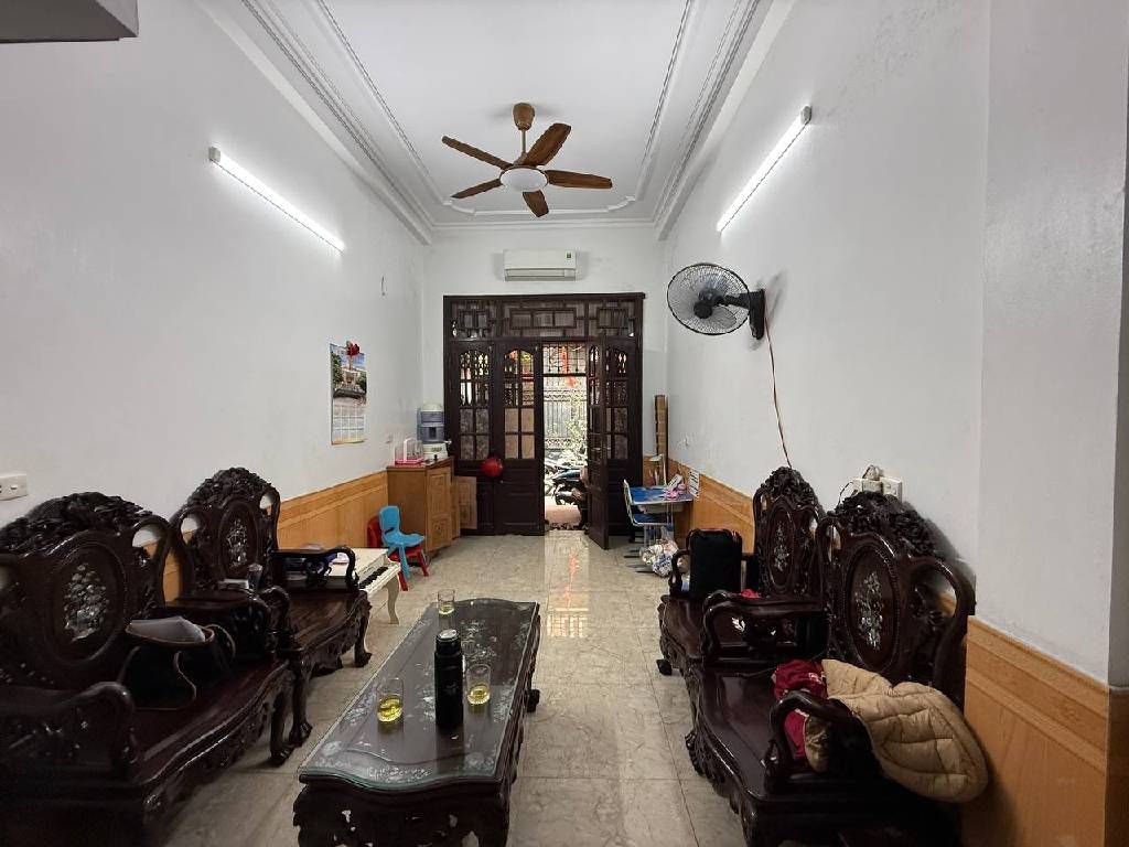 Bán nhà Lê Trọng Tấn - diện tích 71.1m2 3 tầng - Ô tô đỗ cửa - giá 15,6 tỷ