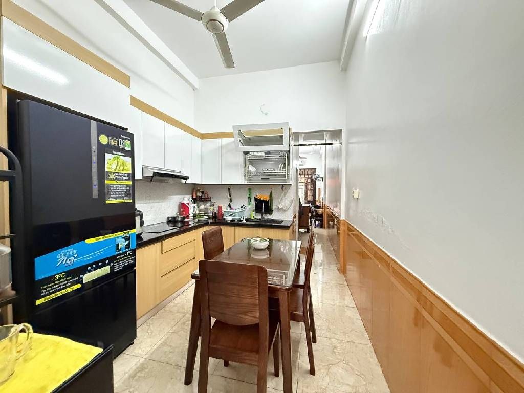 Bán nhà Lê Trọng Tấn - diện tích 71.1m2 3 tầng - Ô tô đỗ cửa - giá 15,6 tỷ