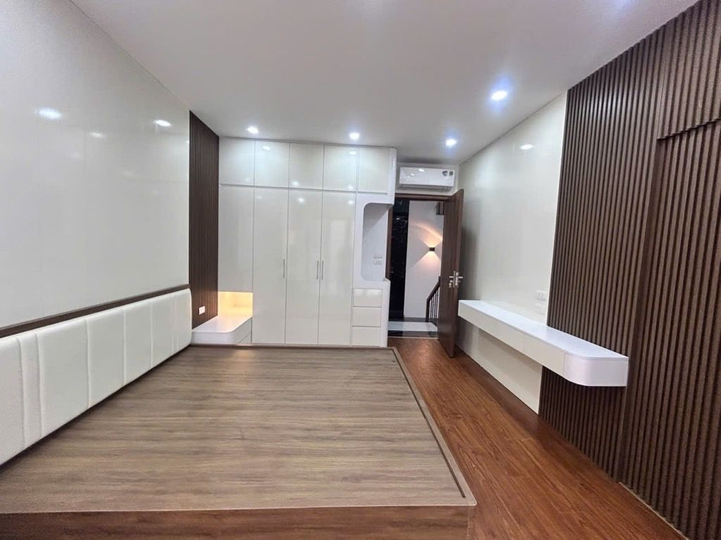 Bán nhà Ngõ Hoà Bình - diện tích 54.4m2 6 tầng - Ngõ thông gần phố - giá 13,5 tỷ