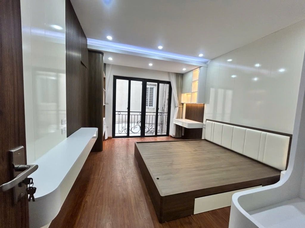 Bán nhà Ngõ Hoà Bình - diện tích 54.4m2 6 tầng - Ngõ thông gần phố - giá 13,5 tỷ