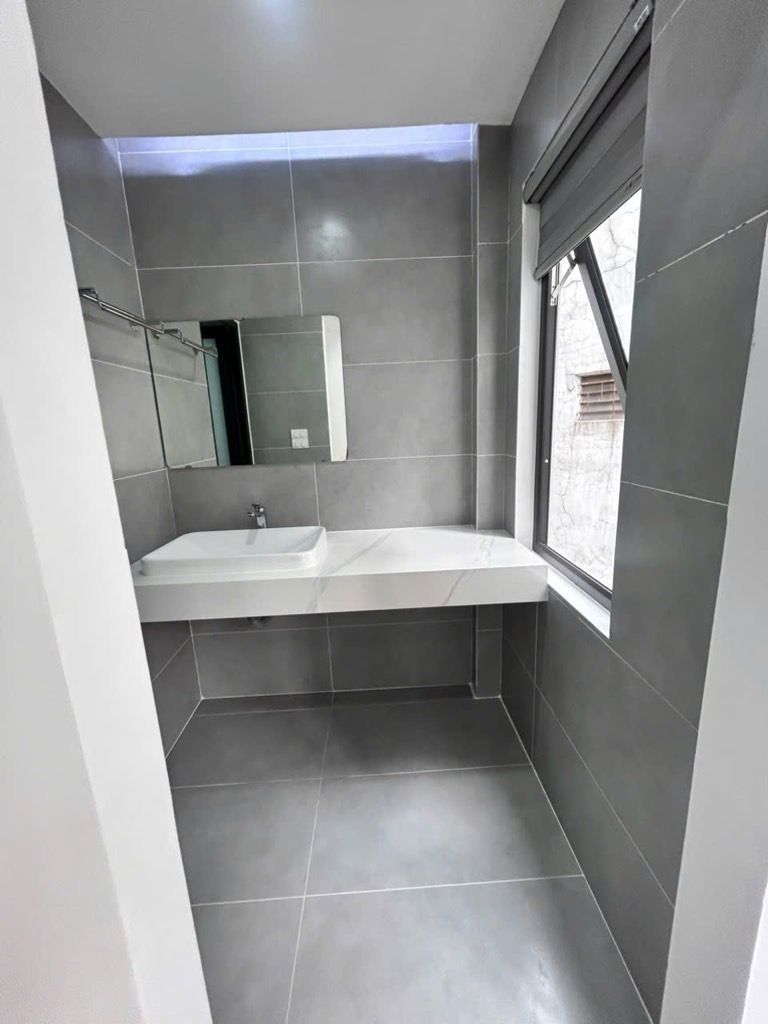 Bán nhà Ngõ Hoà Bình - diện tích 54.4m2 6 tầng - Ngõ thông gần phố - giá 13,5 tỷ