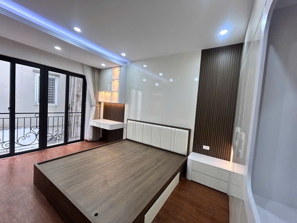 Bán nhà Ngõ Hoà Bình - diện tích 54.4m2 6 tầng - Ngõ thông gần phố - giá 13,5 tỷ