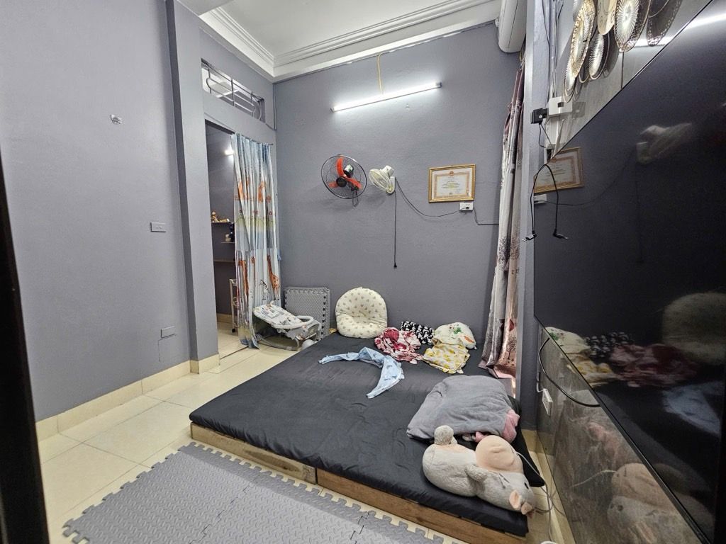 Bán nhà Đông Thiên - diện tích 23,3m2 4 tầng - Nhà 4 tầng khung cột bê tông - giá 4,8 tỷ