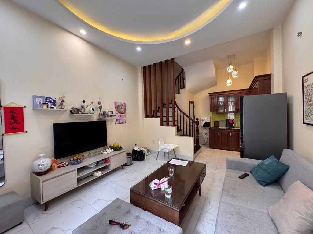 Bán nhà Vĩnh Hưng - diện tích 30,6m2 5 tầng - Lô góc, ngõ thông - giá 7,8 tỷ